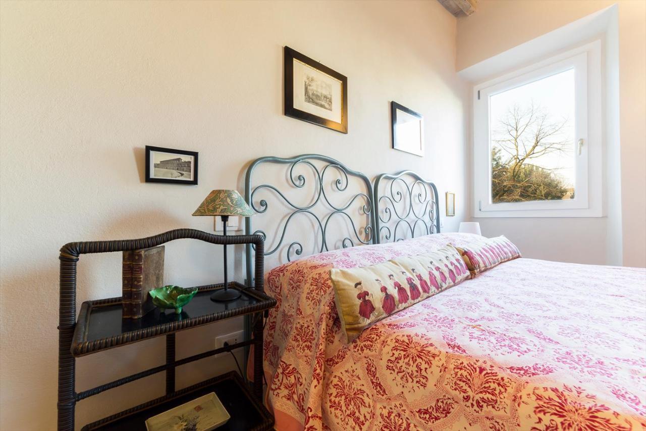 Oltrarno Real Mood Florentine Apartment